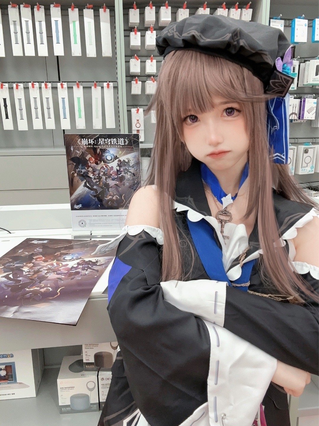 图片[2]-看到苹果店和星铁联动 cos了黑塔过去打卡！-忙忙软件库