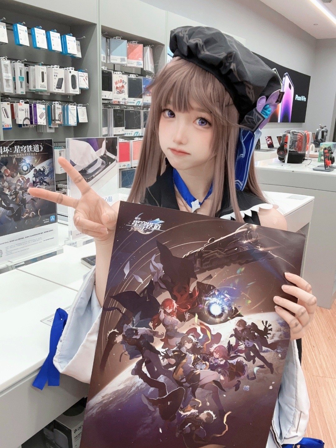 图片[1]-看到苹果店和星铁联动 cos了黑塔过去打卡！-忙忙软件库