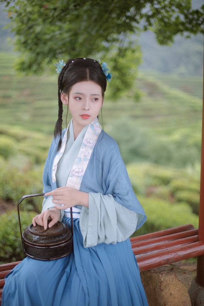 图片[18]-唯有山茶偏耐久，绿丛又放数枝红。-忙忙软件库