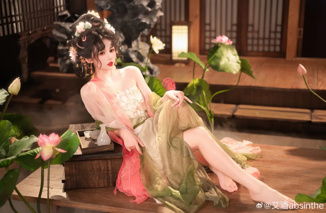 图片[1]-汉服写真 | 荷叶罗裙一色裁，芙蓉向脸两边开-忙忙软件库