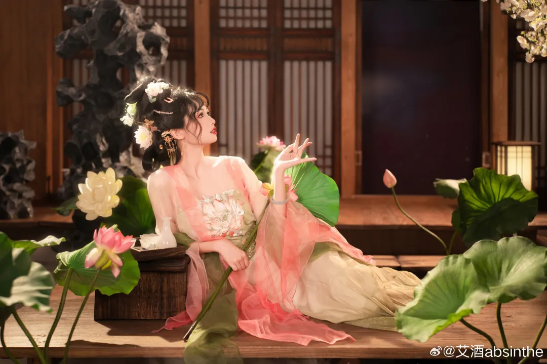 图片[9]-汉服写真 | 荷叶罗裙一色裁，芙蓉向脸两边开-忙忙软件库