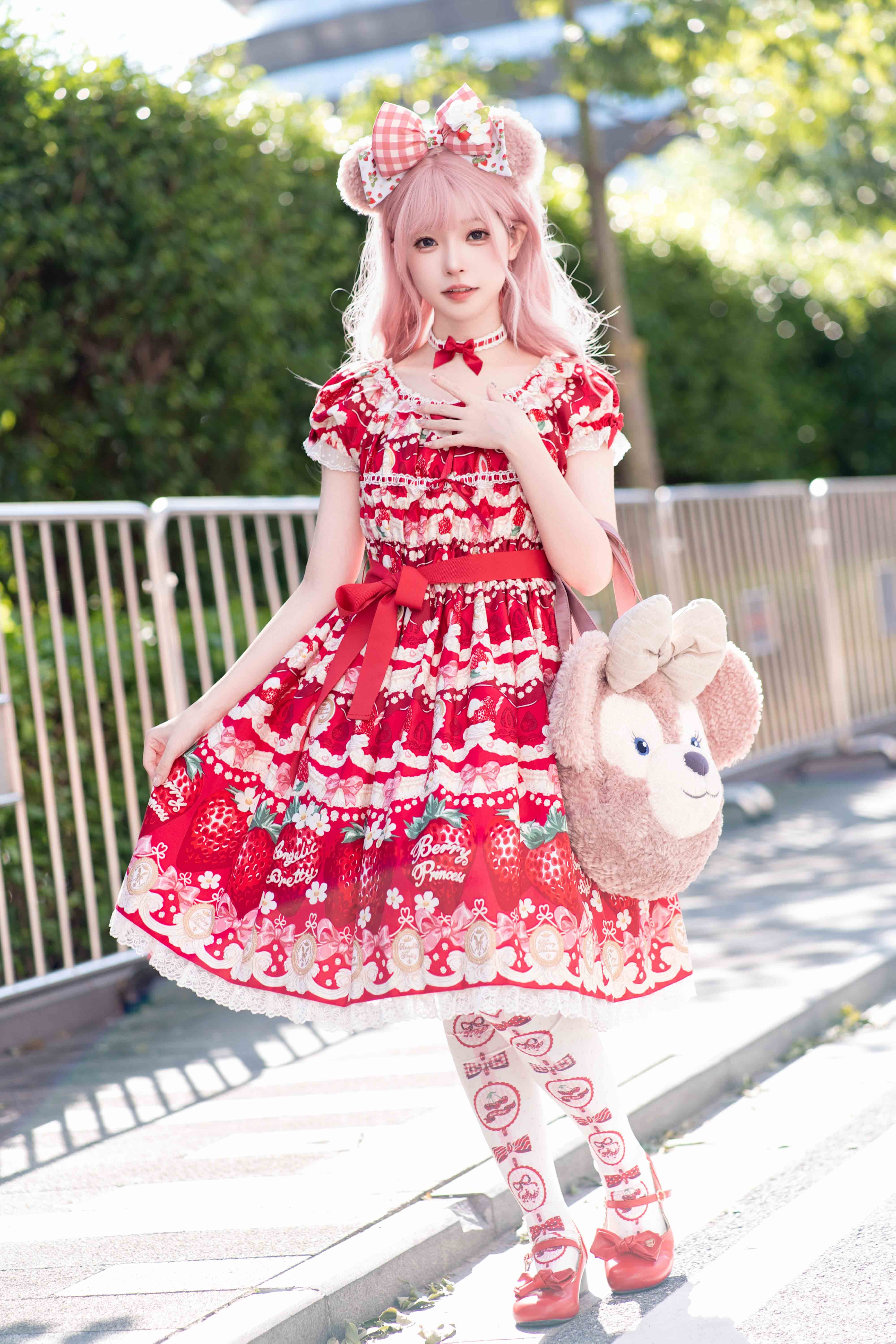 图片[1]-请你吃一口草莓𖥦🍓是甜甜的草莓裙-忙忙软件库